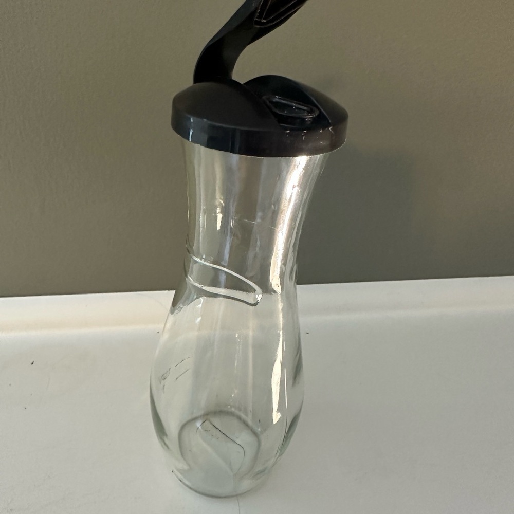 Clear Glass Carafe with Black Lid- good seasons salad dressing - Picture 5 of 5